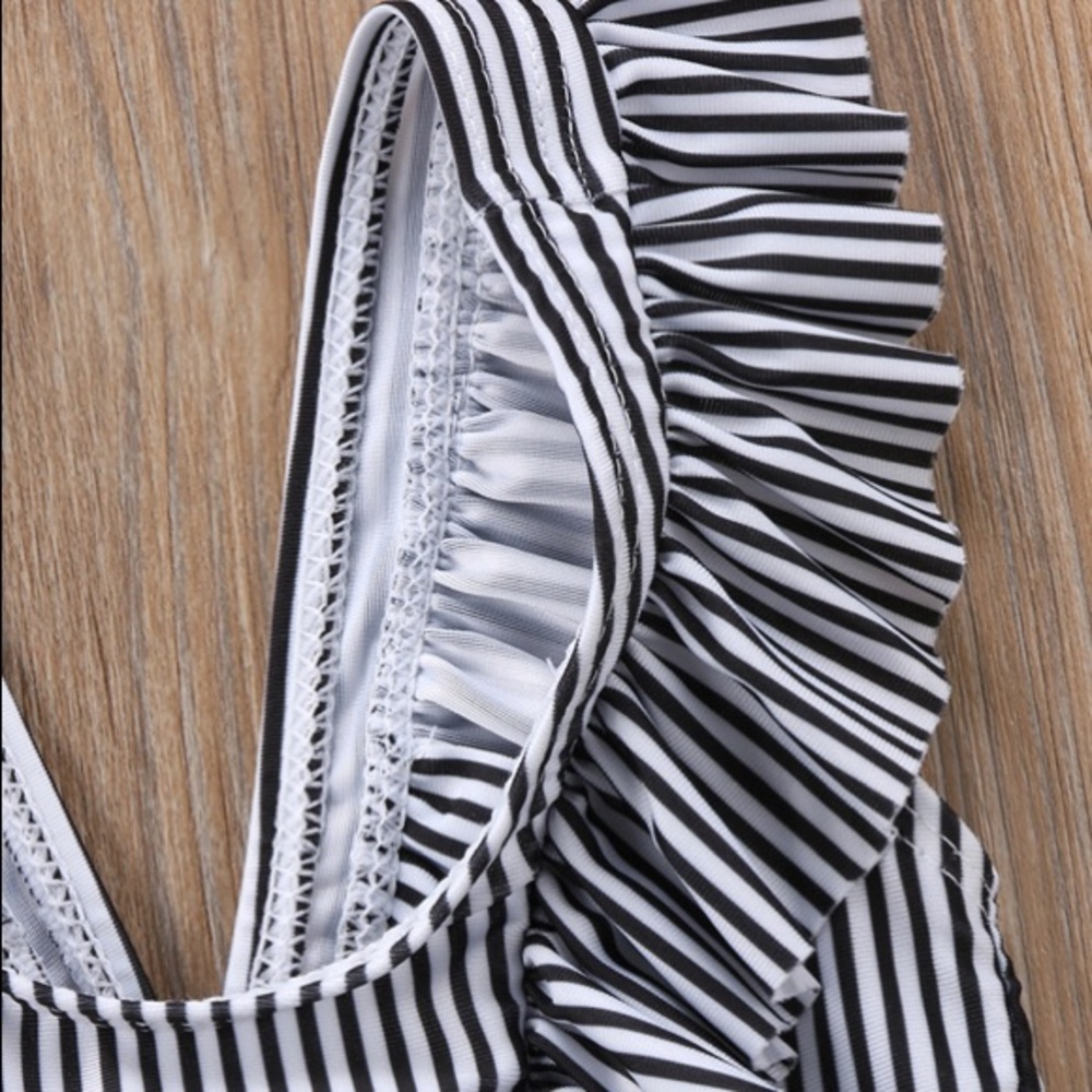 ruffle swimsuit - Picture 5 of 6